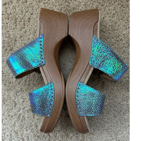 Dansko Women Size 39 Iridescent Teal Blue Metallic Leather Buckle Wedge Sandals - Picture 3 of 8